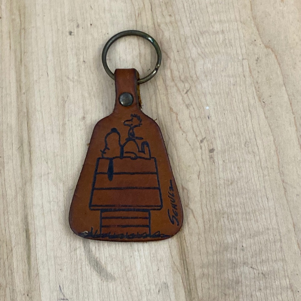 Vintage Peanuts Snoopy Doghouse Leather Keychain Fob 1958 Aviva Schulz Woodstock